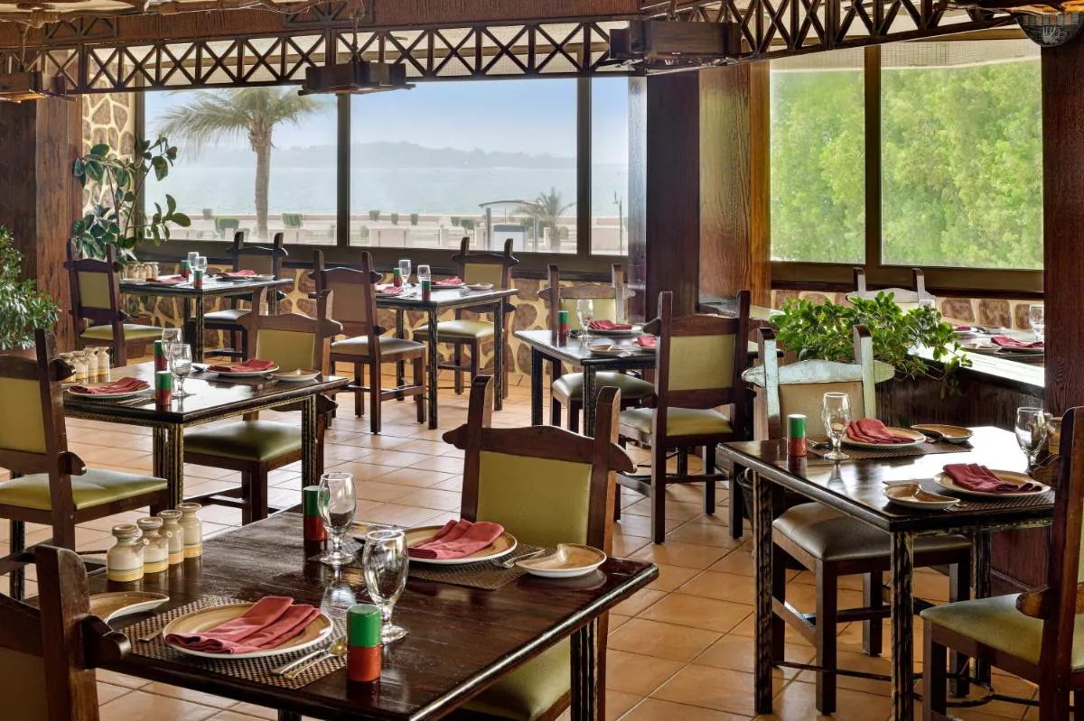 Image 4 of Al Corniche