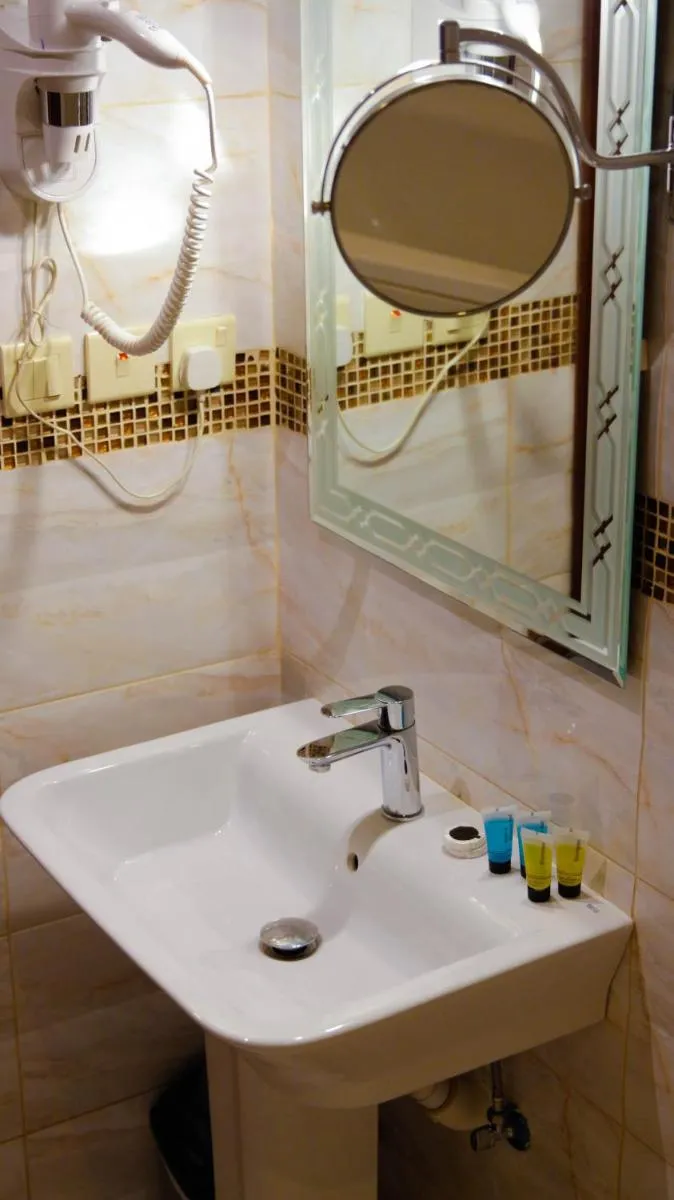 Image 4 of Golden New Hira Hotel