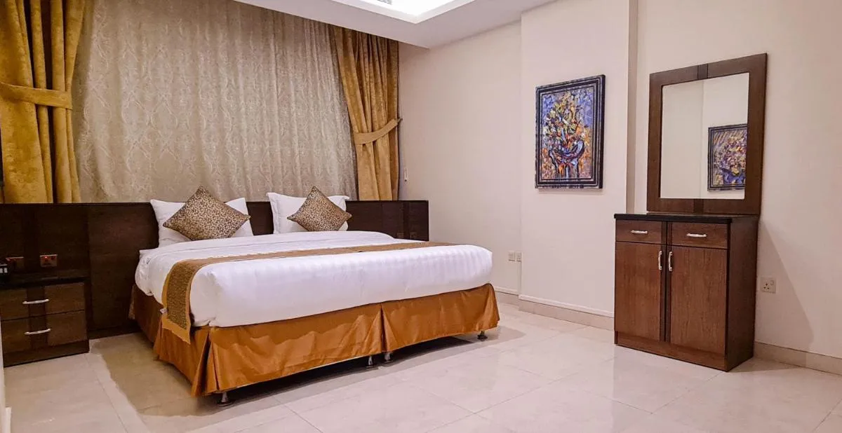 Image 2 of Golden New Hira Hotel