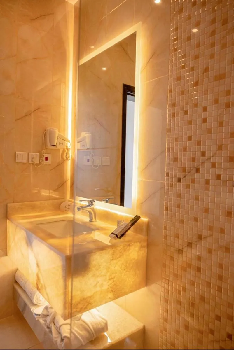 Image 3 of The Artisan Hotel-Suits