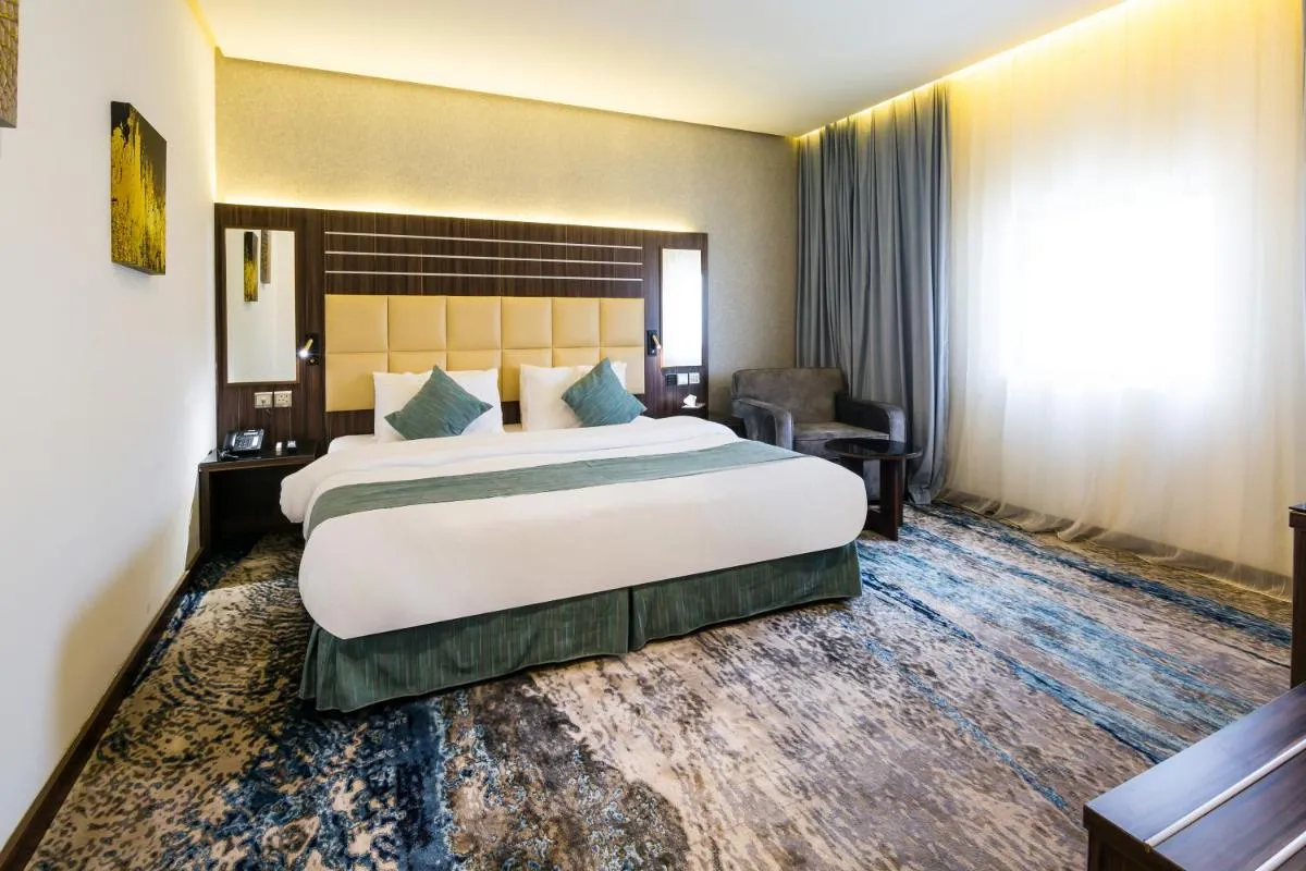 Image 1 of White Diamond Hotel Sari