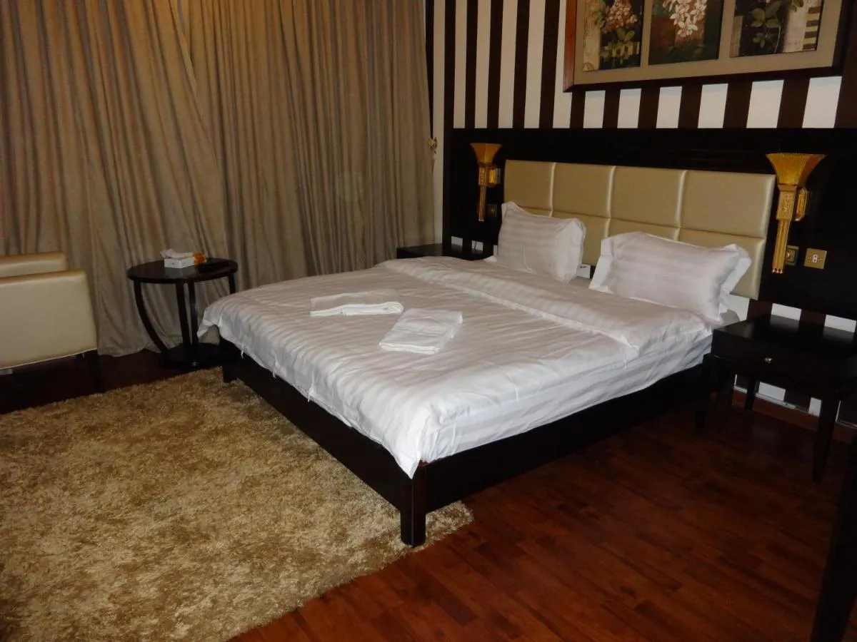 Image 2 of Orans Suites 2