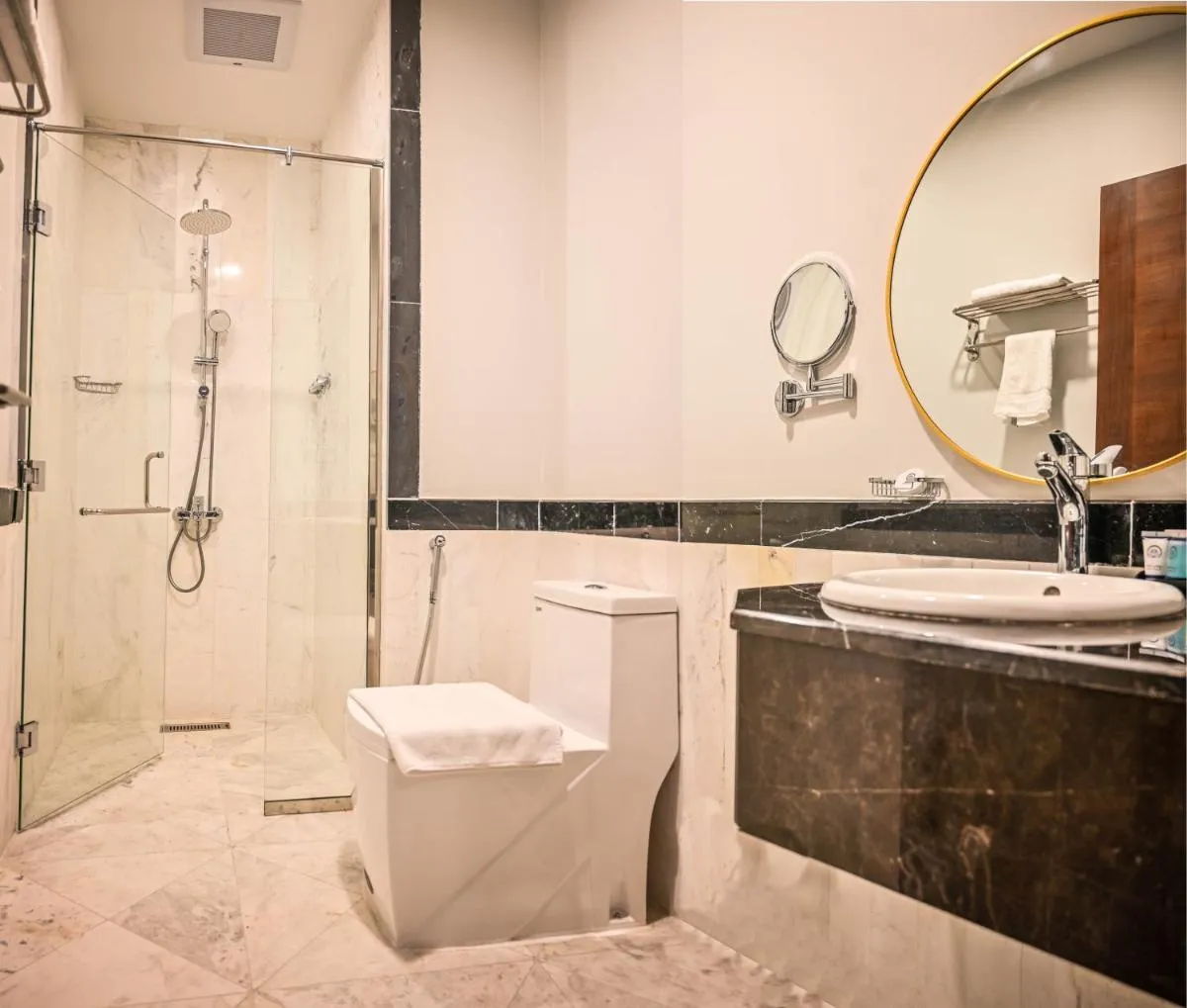 Image 2 of sas blue suites