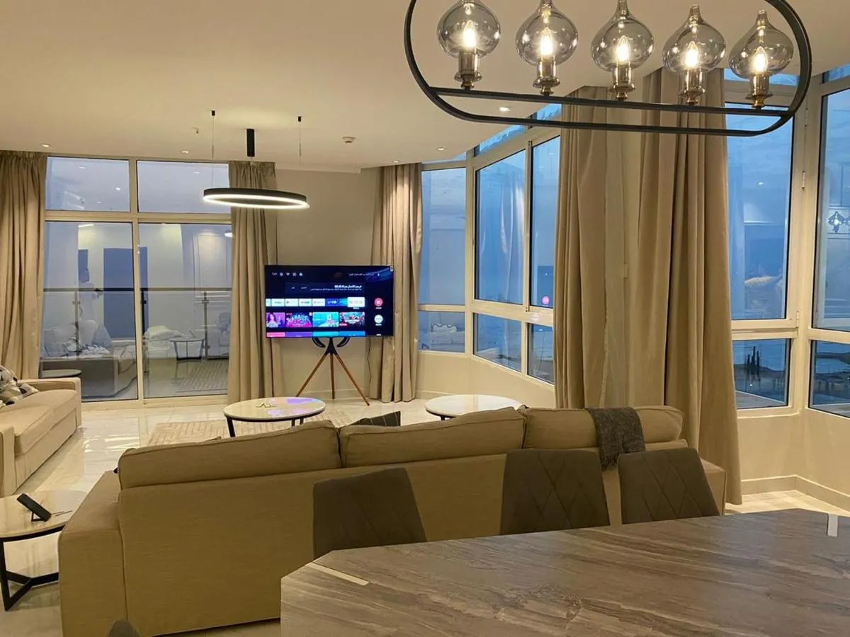 Image 2 of شقة فاخرة vip مطلة على البحر برج المسارات
