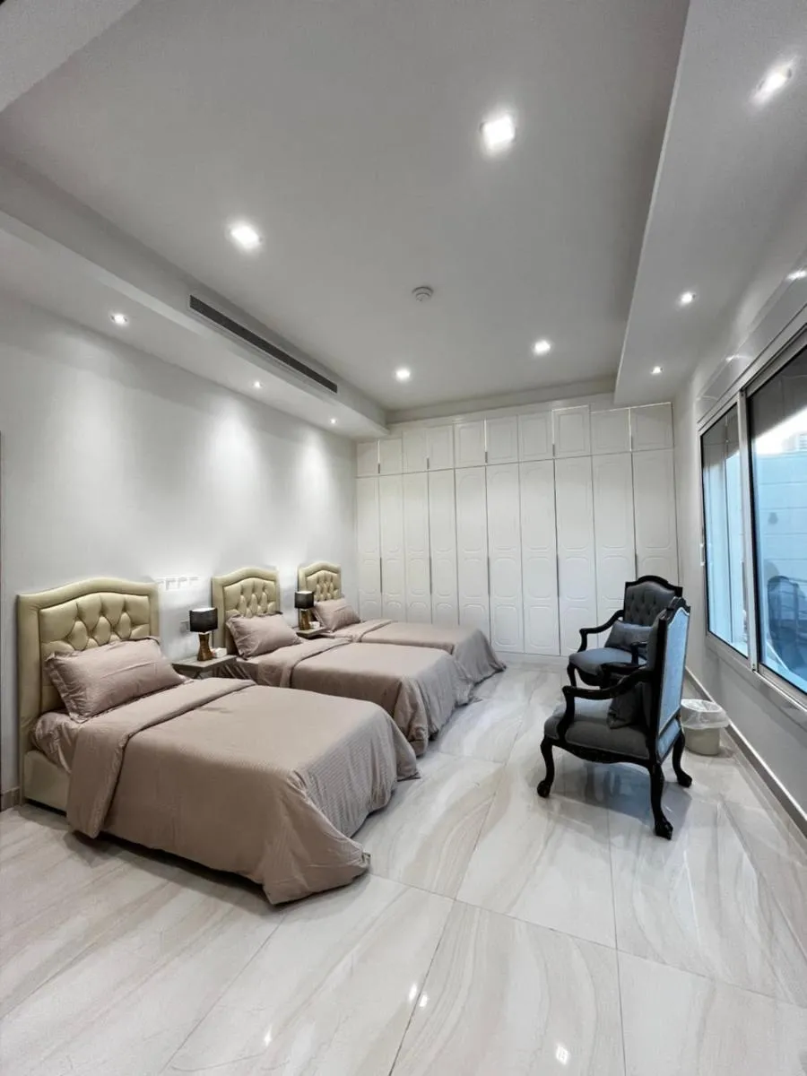 Image 1 of شقة مريحة فاخرة Cozy apartment, luxury with fun