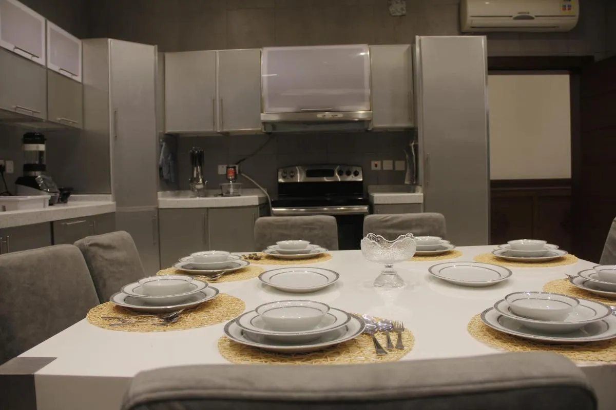 Image 3 of شقة مريحة فاخرة Cozy apartment, luxury with fun